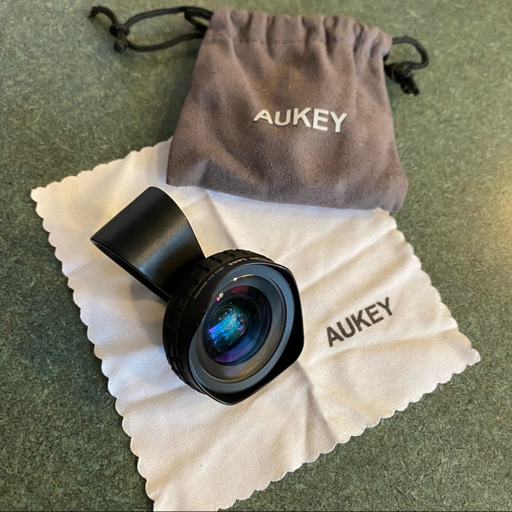 AUKEY Ora iPhone Lens, 110° Wide Angle Clip-on Cell Phone Camera Lens
